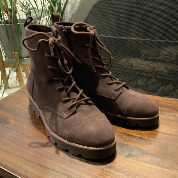 VIONIC Chocolate Ganache Lani II Suede Boots size 6.5 - Picture 2 of 7